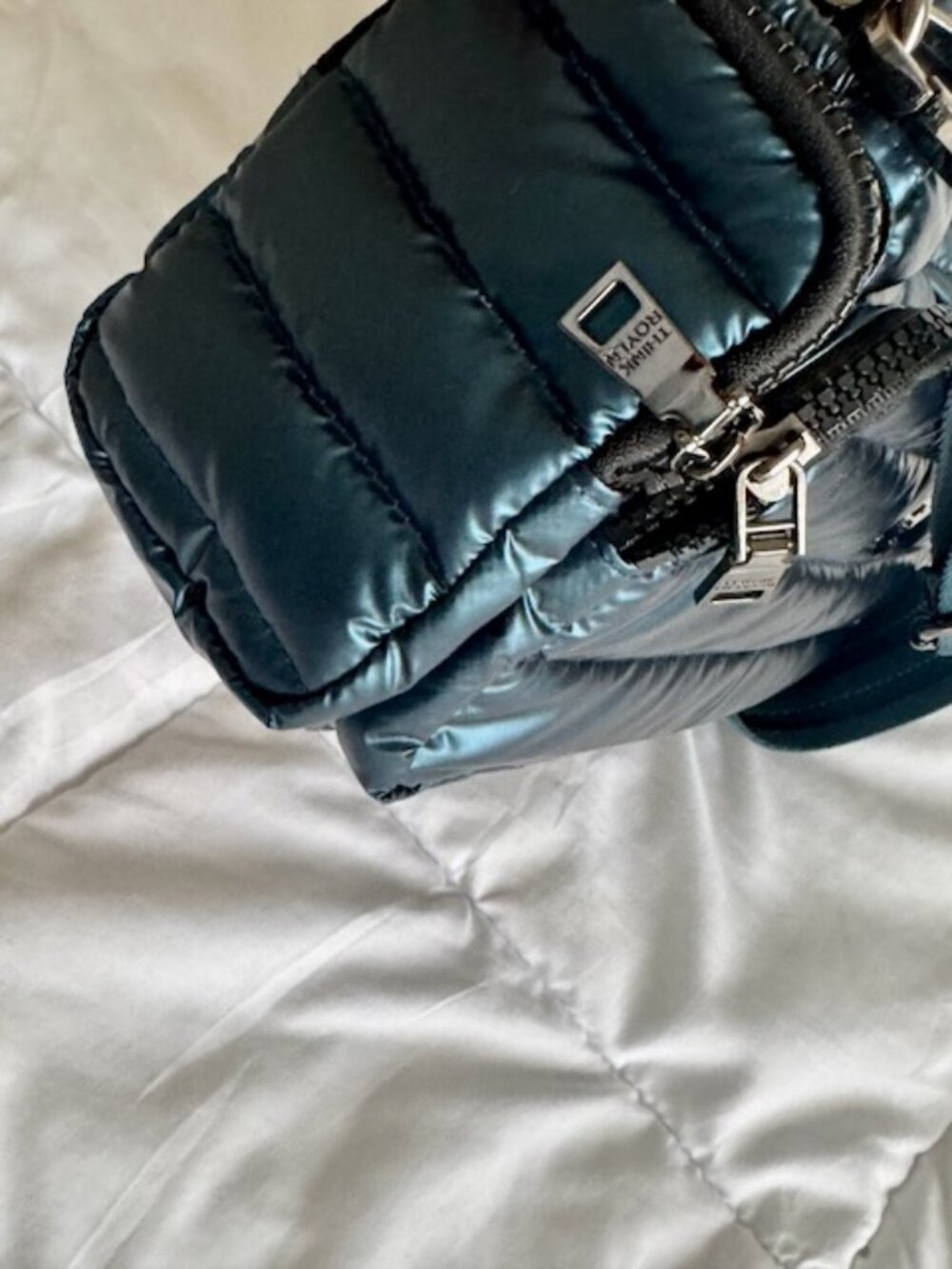 Think Rolyn Blue Teal Metallic Crossbody Shoulder Bag Small Multipocket - Picture 4 of 7